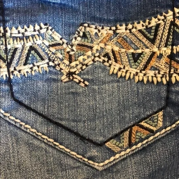 Hydraulic distressed shorts - Picture 6 of 7